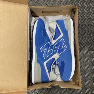 New Balance Blue and Cream SneakerNew Balance 574 Blue Suede
